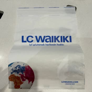 LCW Kağıttan, Basit Hediye Paketini Bile Satıyor.