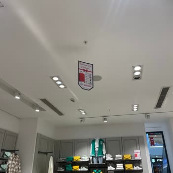 Akyaka AVM Paul Mark Mağazası Kafasına Göre Kampanya Sonlandırıyor