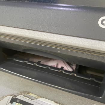 İş Bankası ATM Para Yuttu