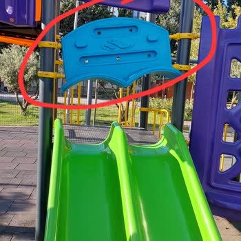 Aliya İzzetbegoviç Sosyal Tesisleri Çocuk Parkındaki Acil Tehlike