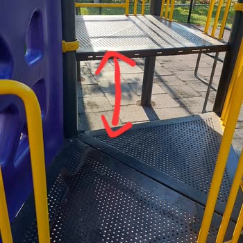 Aliya İzzetbegoviç Sosyal Tesisleri Çocuk Parkındaki Acil Tehlike