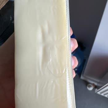 Migros Kaşar Peynirinde Kıl