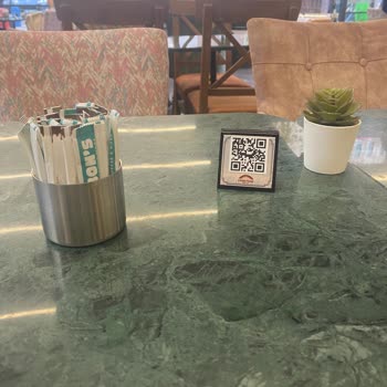 Kızılay Çikolata Kuşağı Müşteriyle İlgilenilmemesi... Masaya Bakılmaması...