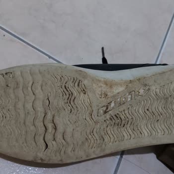 Lotto İki Ay Önce Aldığım Spor Ayakkabısı Altından Su Alıyor