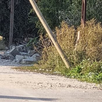 Türk Telekom Telefon Direğinin Kırılmış Olması