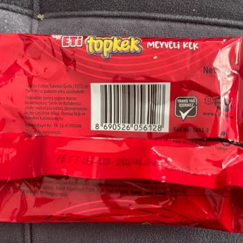 Eti Gıda Eti Topkek Meyveli Kek'in İçinden Mavi Plastik Parça Çıkması!