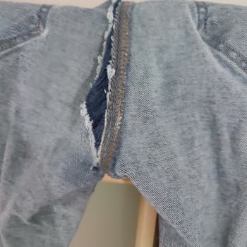 Mavi Marka Pantolonların Ağ Kısmından Sürekli Yırtılması