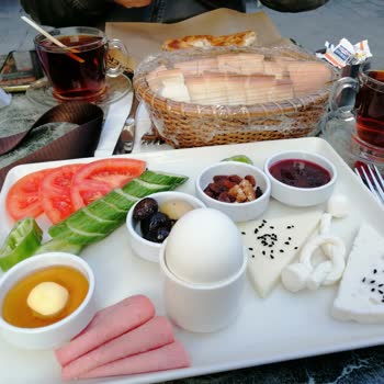 Levent Börekçilik Çok Pahalı Ve Pis Ve Artı İlgi Sıfır