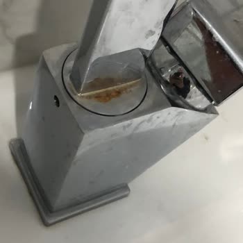 ECA 2 Aylık Banyo Lavabo Musluğu Paslandı