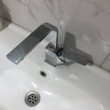 ECA 2 Aylık Banyo Lavabo Musluğu Paslandı