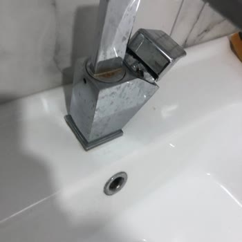 ECA 2 Aylık Banyo Lavabo Musluğu Paslandı