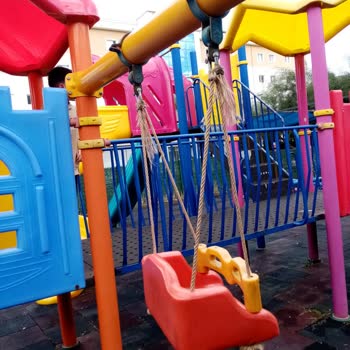 İzmir Büyükşehir Belediyesi Çocuk Parkındaki Oyuncakların Tehlikeli Olması Ve Bakımsızlığı