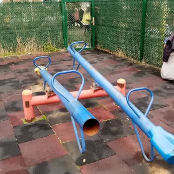 İzmir Büyükşehir Belediyesi Çocuk Parkındaki Oyuncakların Tehlikeli Olması Ve Bakımsızlığı