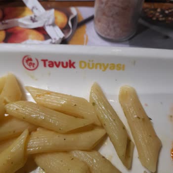 Tavuk Dünyası Salatalar Çamurlu Ve Kirli