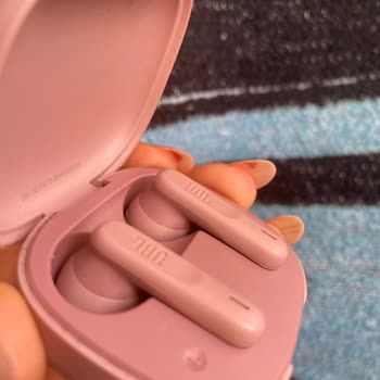 JBL Tws Kulaklık Sağ Teki Yerine Oturmuyor Ve Ses Gelmiyor