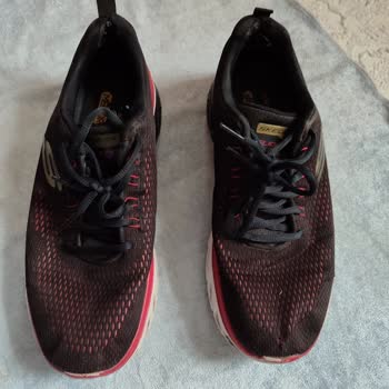 Intersport Alınan Skechers Ayakkabıda Yırtıklar Oluştu