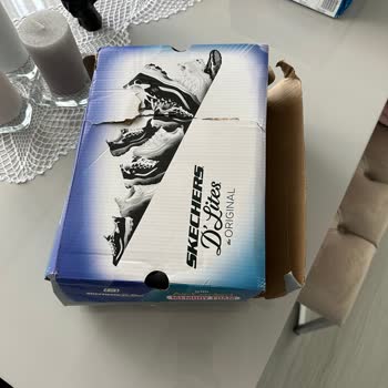 SuperStep Yırtık Kutularla Ayakkabı Gönderimi