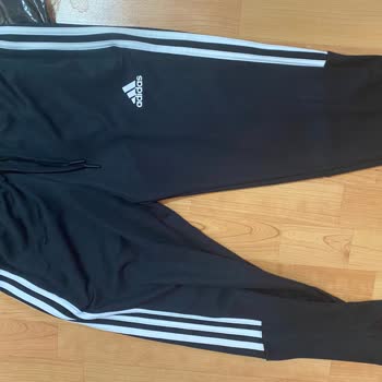 adidas Fotoğrafından Farklı Ürün Yollama