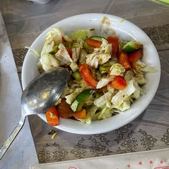 Yemeni Corner Restaurant Salata İçinden Çıkan Yabancı Madde