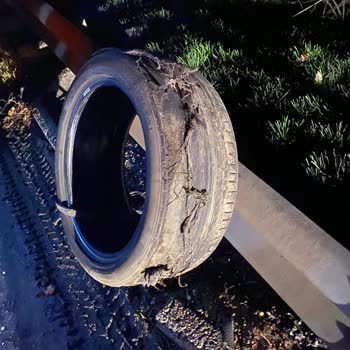 Continental Patlamaz Denilen Lastik Parçalandı