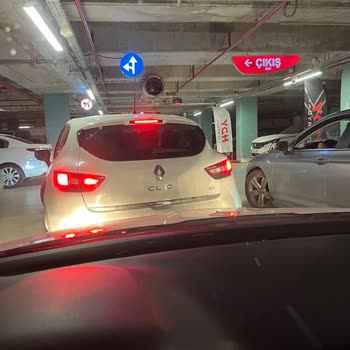 Vadi İstanbul AVM Otoparkta 2 Saat Bekletilme
