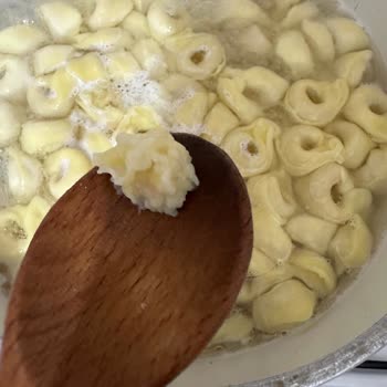 Migros Barilla Collezione Makarnanın İçerisinden Çıkan Hamur