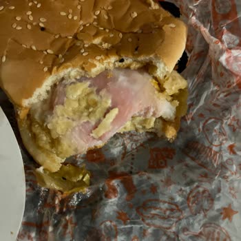 Popeyes Çiğ Ve Özensiz Ürün Gönderdi