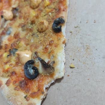 PizzaLazza Pizzadan Başka Her Şey