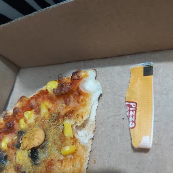 PizzaLazza Pizzadan Başka Her Şey