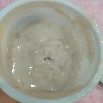 Dost Meyveli Yoğurdun İçine Sünen Bir Şey Çıktı