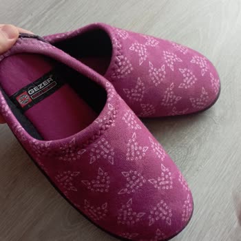 Gezer Terlik Boya Veriyor Bastığım Her Yere