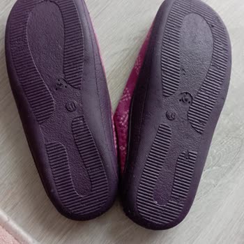 Gezer Terlik Boya Veriyor Bastığım Her Yere