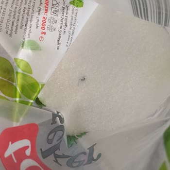 BİM Marketten Alınan Toz Şekerde Bilinmeyen Nesneler Bulundu