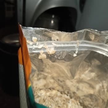 A101 Burch Marka Yulaf Ezmesinde Güveler