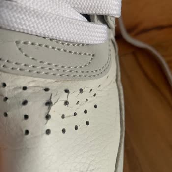 Lacoste Yırtılan Ayakkabı Ve Eren Perakendenin İlgisizliği