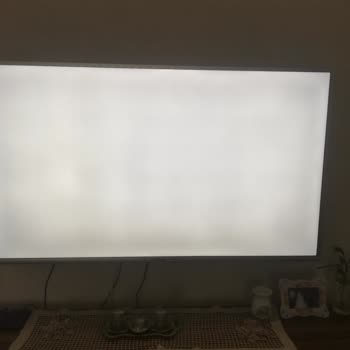 Onvo Ov65500 Ekrandan Işık Parlaması Ve Bulutlanma
