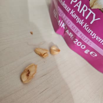 Simbat Kuruyemiş Paketli Kuruyemişte Kurtlu Sürpriz!