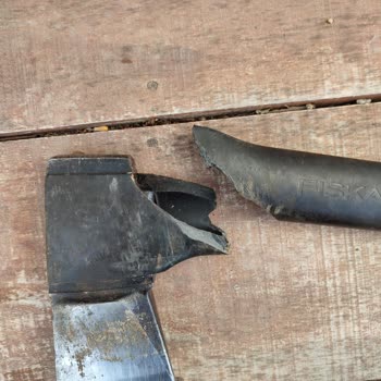 Fiskars Baltanın Sapı Kırıldı