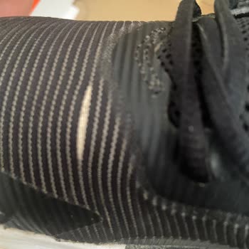 Nike Air Max Ayakkabı Yanlardan Ve Üstten Açıldı