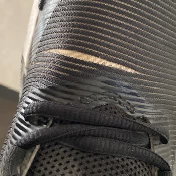Nike Air Max Ayakkabı Yanlardan Ve Üstten Açıldı