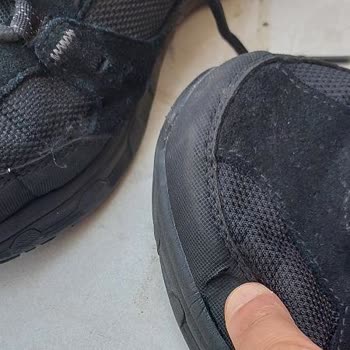 2 Aylık Skechers Relaxed Fit Ayakkabım Yırtıldı.