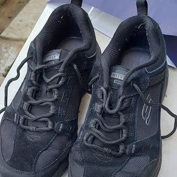 2 Aylık Skechers Relaxed Fit Ayakkabım Yırtıldı.