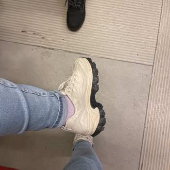 Skechers Spor Ayakkabım Islak Zeminde Yağ Gibi Kayıyor.