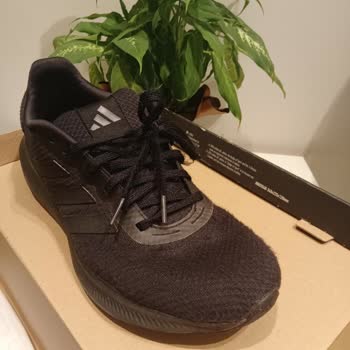 Adidas' Dan Aldığım Spor Ayakkabısı 1,5 Ayda Yün Çoraba Döndü.