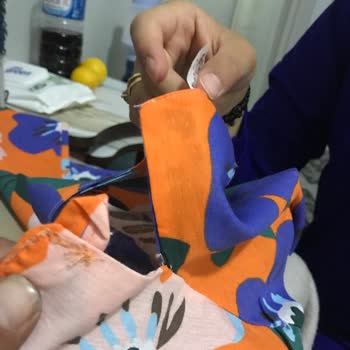 Tofisa'nın Yırtık Ürün Yollaması, Düğmesi Eksik Yollaması