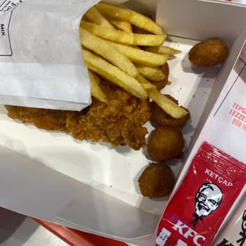 KFC Müdür Sıfatındaki Hanım Efendinin Üslup Ve Tavrı