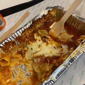 Makarna Fırını (Beşiktaş) Başkasının Masasındaki Yemeği Bana Vermeye Çalıştılar.