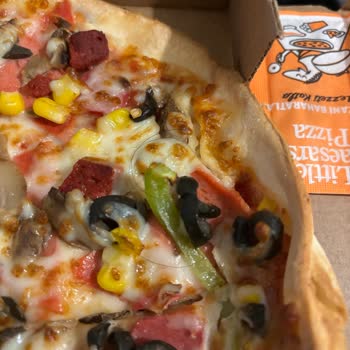 Little Caesars Pizzanın İçinden Çıkan Saç