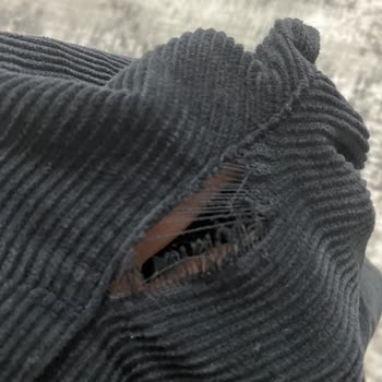 Mavi Marka Pantolon İlk Giyimde Yırtıldı