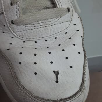 Barcin Nike Ayakkabı Deri Soyulması